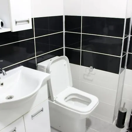 2+1 Flat With Garden For Rent In Datca Center Daire *